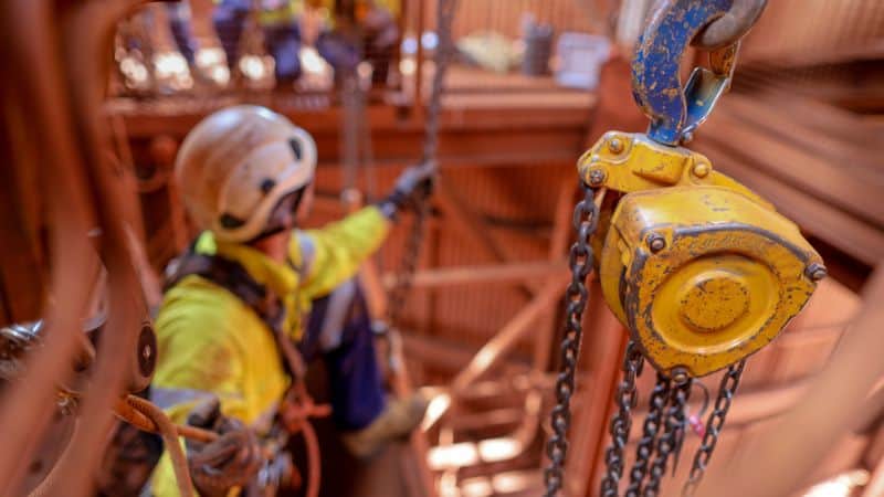 chain hoist on a trolley