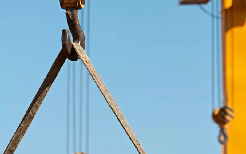 Difference Between Crane and Hoist: Understanding Their Roles in Lifting Work