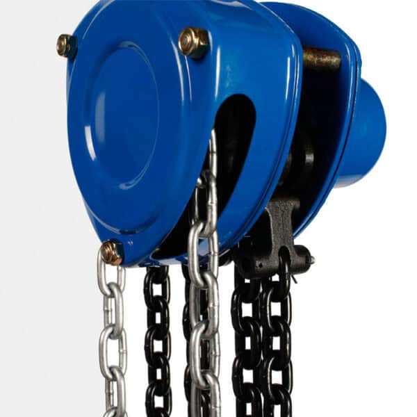 Close-up of a blue Manual Lever Chain Hoist with black and steel chains for heavy-duty lifting.