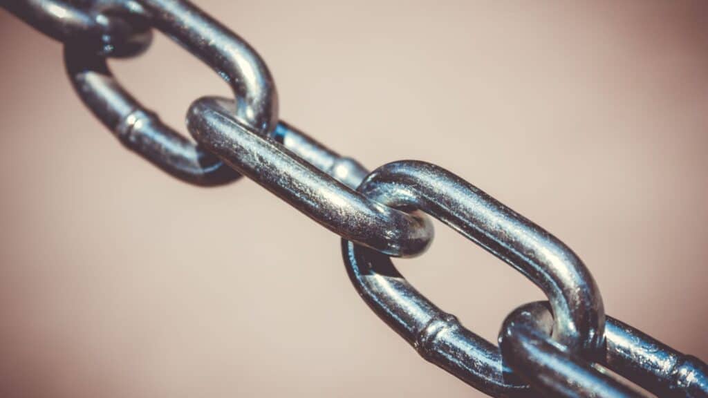 a robust G100 lifting chain with greater load capacity